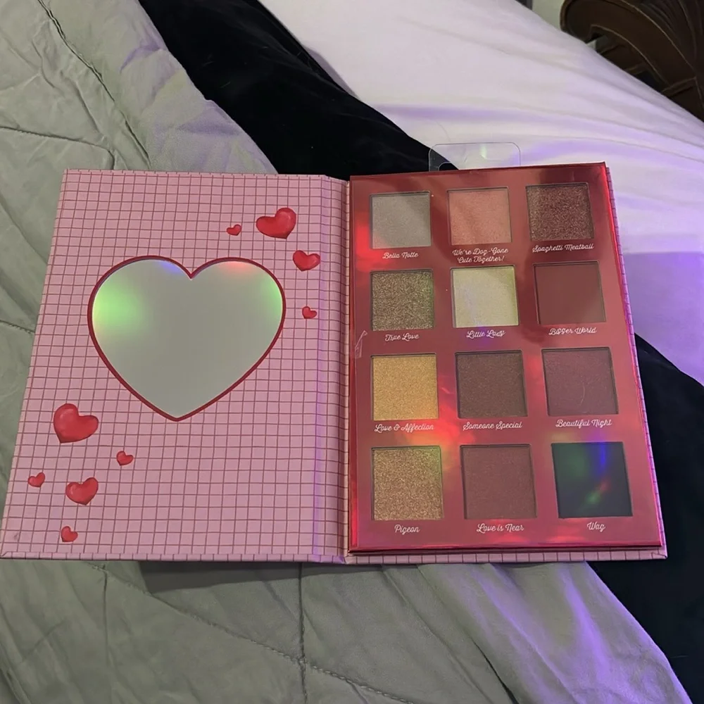 DISNEY Lady and the Tramp Eyeshadow Pallette Taste Beauty